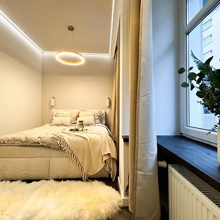 Central, Modern & Chic Gem, Near Park! 10min To Old Town, Trumski Wrocław
