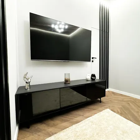 Appartement Central, Modern & Chic Gem, Near Park! 10min To Old Town, Trumski