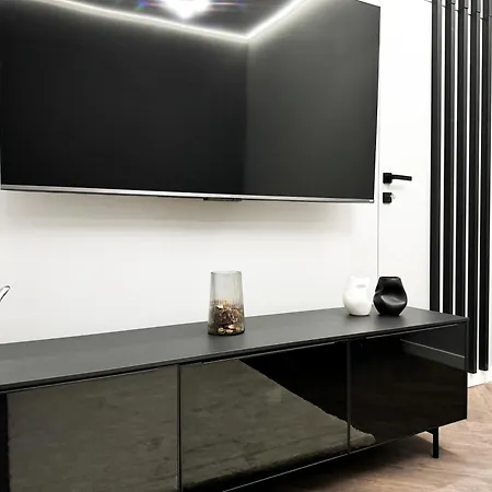 Appartement Central, Modern & Chic Gem, Near Park! 10min To Old Town, Trumski