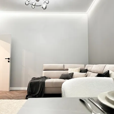 Appartement Central, Modern & Chic Gem, Near Park! 10min To Old Town, Trumski