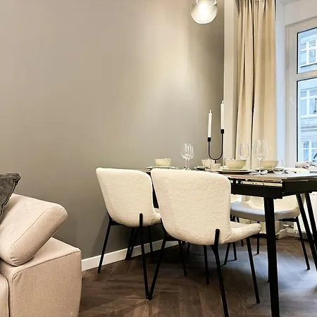 Apartment Central, Modern & Chic Gem, Near Park! 10min To Old Town, Trumski *