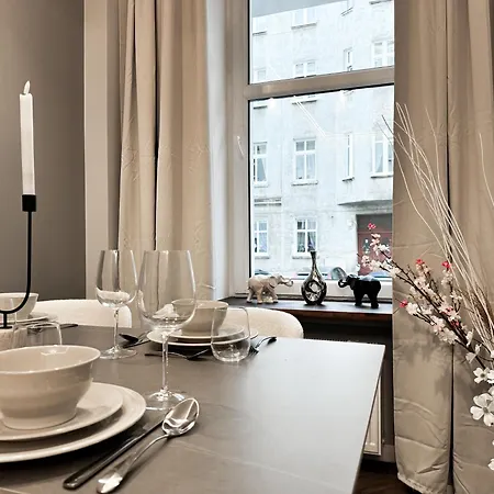 Central, Modern & Chic Gem, Near Park! 10min To Old Town, Trumski Wrocław