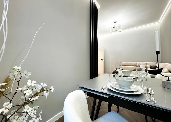 Apartment Central, Modern & Chic Gem, Near Park! 10min To Old Town, Trumski Wroclaw