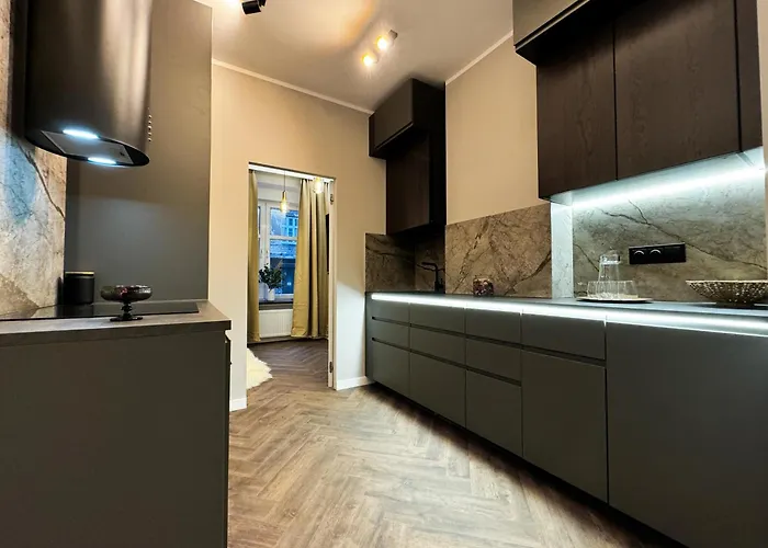 Central, Modern & Chic Gem, Near Park! 10min To Old Town, Trumski Apartment *