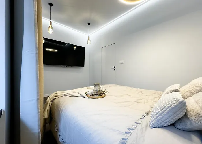 Central, Modern & Chic Gem, Near Park! 10min To Old Town, Trumski Apartment Wroclaw