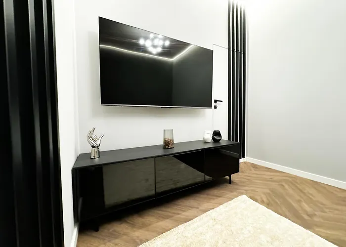 Apartment Central, Modern & Chic Gem, Near Park! 10min To Old Town, Trumski