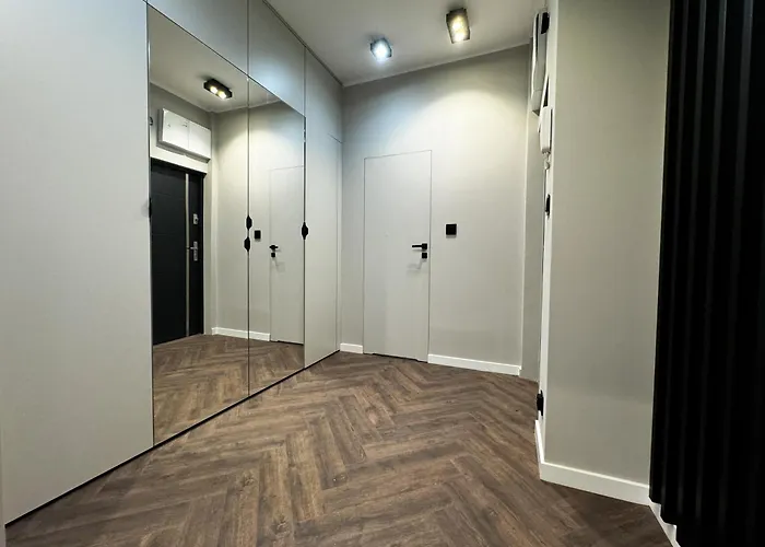 Apartment Central, Modern & Chic Gem, Near Park! 10min To Old Town, Trumski *