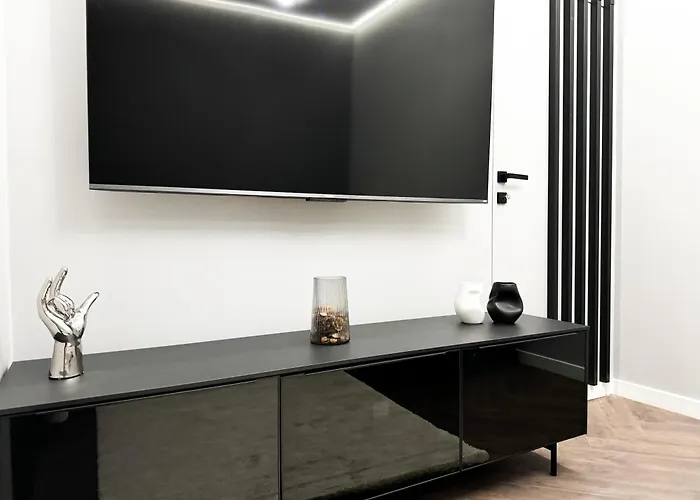 Apartment Central, Modern & Chic Gem, Near Park! 10min To Old Town, Trumski