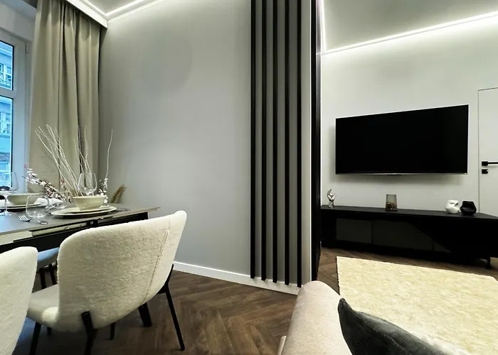 Apartment Central, Modern & Chic Gem, Near Park! 10min To Old Town, Trumski *