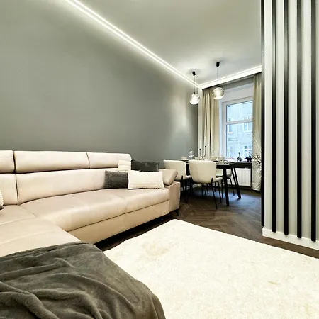 Apartment Central, Modern & Chic Gem, Near Park! 10min To Old Town, Trumski Wroclaw