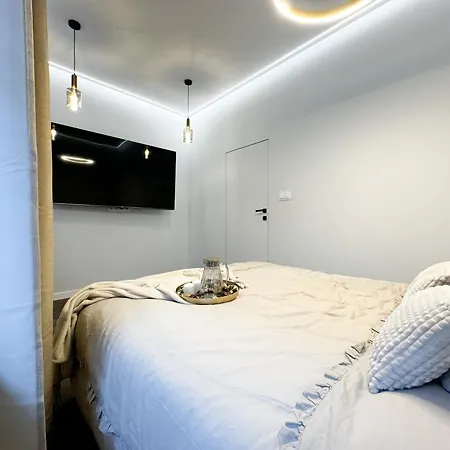 Central, Modern & Chic Gem, Near Park! 10min To Old Town, Trumski Apartment Wroclaw