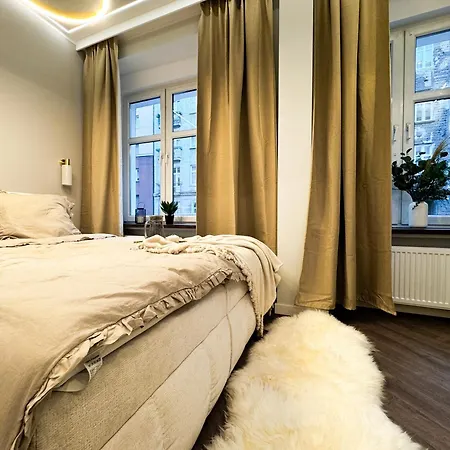 Central, Modern & Chic Gem, Near Park! 10min To Old Town, Trumski *