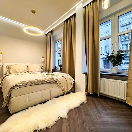 Central, Modern & Chic Gem, Near Park! 10min To Old Town, Trumski