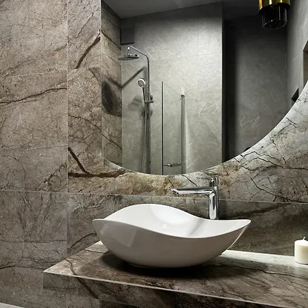 Apartment Central, Modern & Chic Gem, Near Park! 10min To Old Town, Trumski