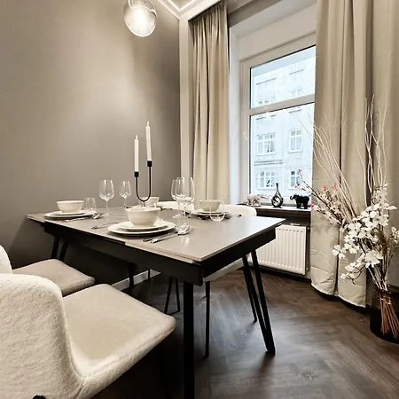 Apartment Central, Modern & Chic Gem, Near Park! 10min To Old Town, Trumski Wroclaw