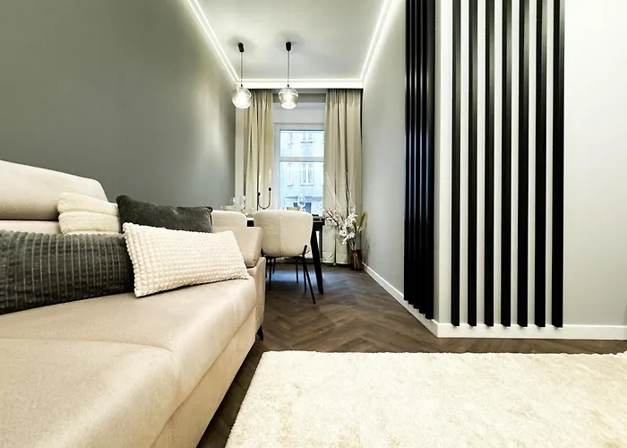 Central, Modern & Chic Gem, Near Park! 10min To Old Town, Trumski Apartment *