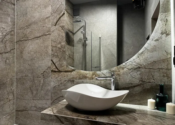 Apartment Central, Modern & Chic Gem, Near Park! 10min To Old Town, Trumski