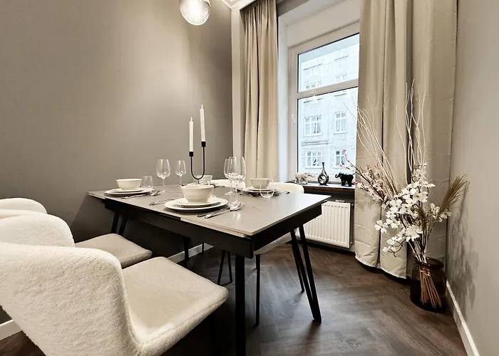 Apartment Central, Modern & Chic Gem, Near Park! 10min To Old Town, Trumski Wroclaw
